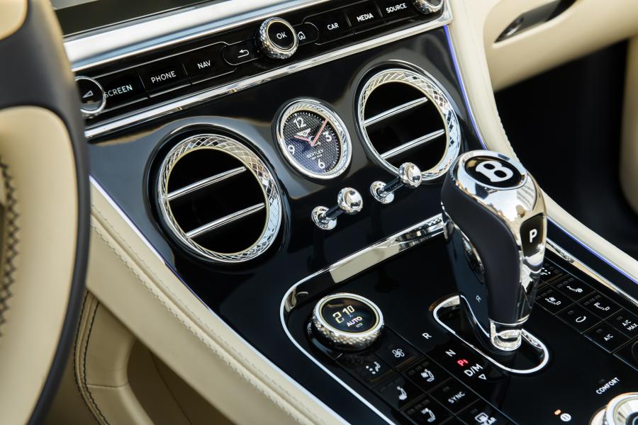 Детали интерьера Bentley Continental GT V8 Convertible 2019 года  (WW) (фото 7 из 16)